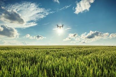 Selbstfahrende Fahrzeuge und intelligente Drohnen - Zukunftsperspektiven der B2B-Anwendungen. (Quelle: valio84sl/iStock).