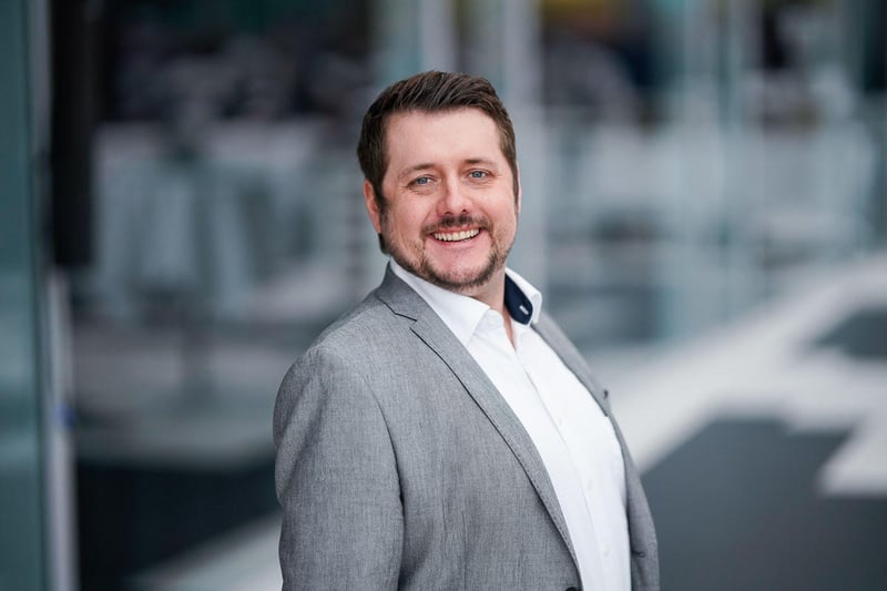 Portraitbild von Tim Verhoeven