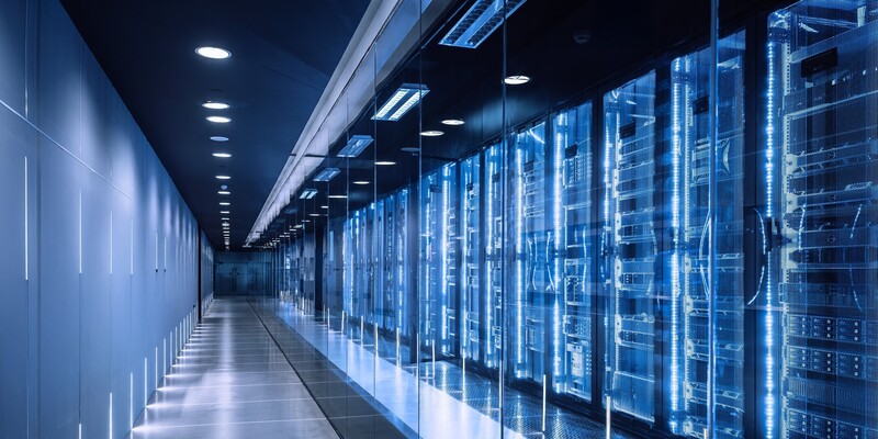 High-Tech-Rechenzentrum mit Server-Racks