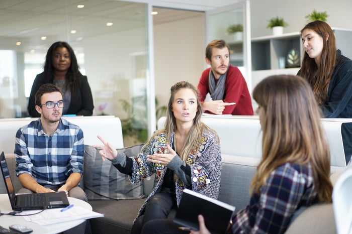 Arbeitsplatz-junges-Team-Start-up-Workplace-1245776-pixabay-Free-Photos.jpg